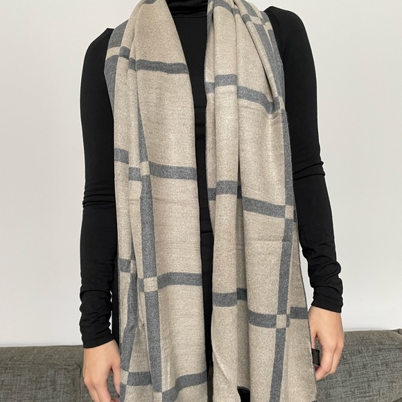 Scarf - Picture 2 of 4